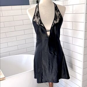 Victoria's Secret Black Lace Chemise

💵Bundle & Save💵